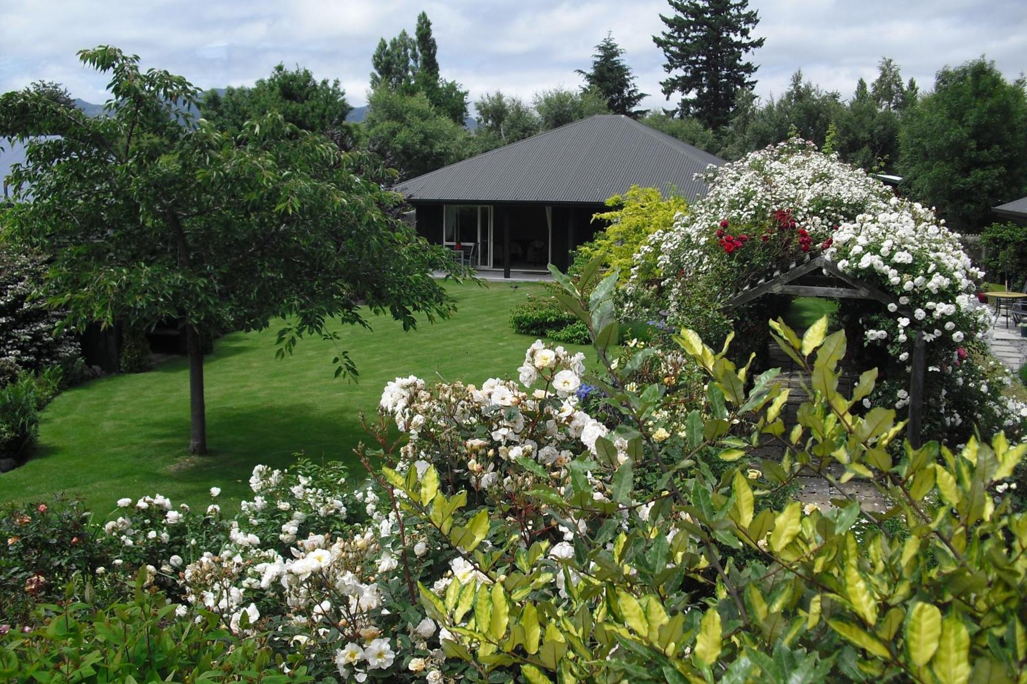 Marchmont Gardens Bed & Breakfast Hanmer Springs Exterior photo